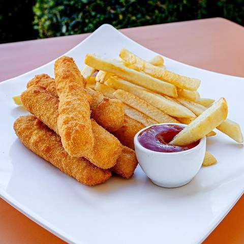 Cheese Sticks w/ Fries